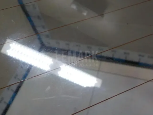 Стекло двери багажника