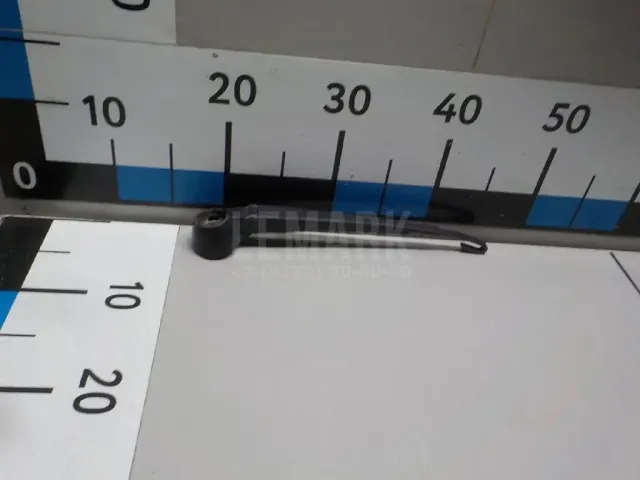 Поводок стеклоочистителя заднего