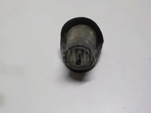 Вставка замка багажника