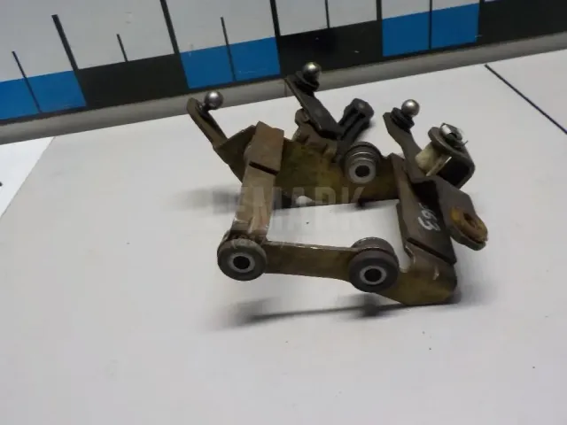 Кронштейн тяги КПП