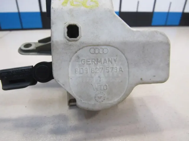 Вставка замка багажника