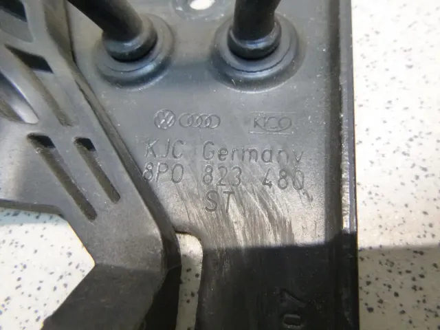 Крючок капота для  Citroen Xsara 2000-2005