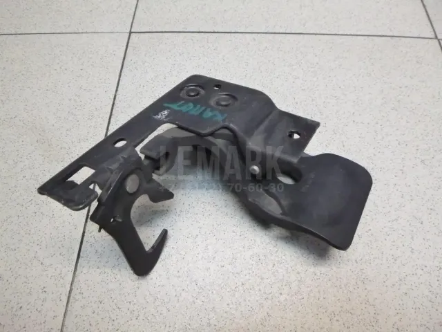 Крючок капота для  Citroen Xsara 2000-2005