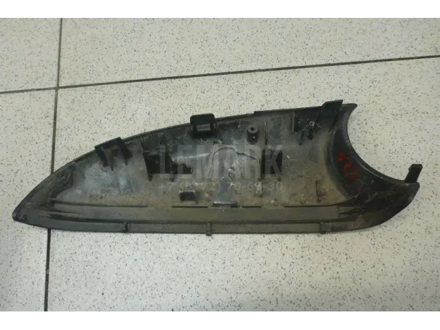 Накладка зеркала левого для  CASE SV300 2012