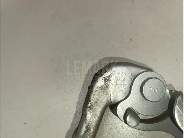 Петля капота левая
