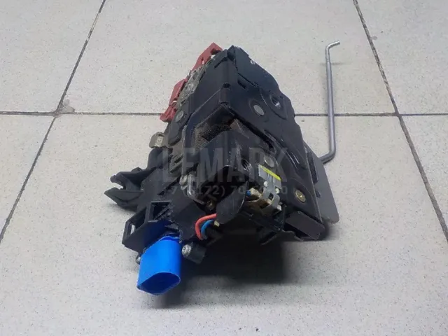 Замок двери передней правой для  Ford Fiesta 2008-2019