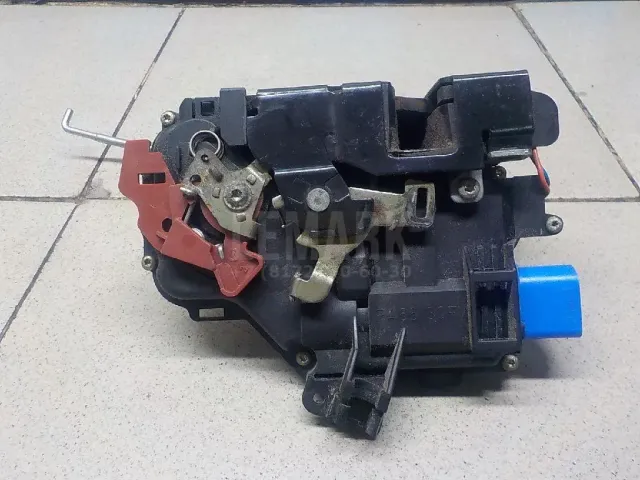Замок двери передней правой для  Ford Fiesta 2008-2019