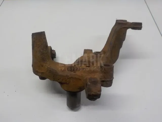 Кулак поворотный задний левый