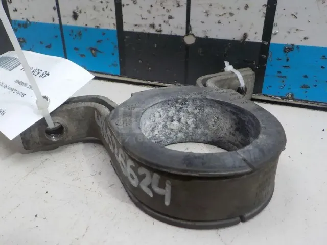 Крепеж рулевой рейки