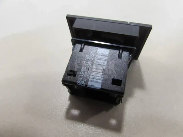 Кнопка аварийной сигнализации для  Exeed RX / Yaoguang (T22) 2023