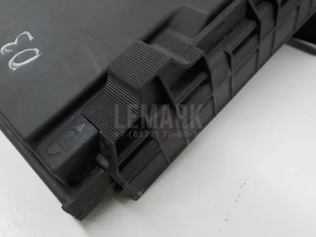 Крышка блока предохранителей для  CASE SV300 2012