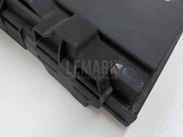 Крышка блока предохранителей для  CASE SV300 2012