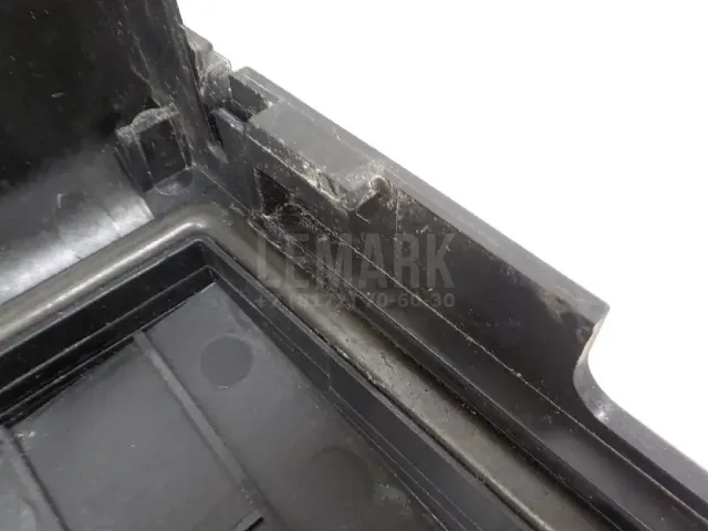 Крышка блока предохранителей для  CASE SV300 2012