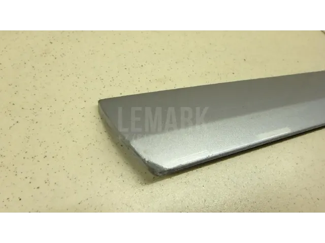 Молдинг задней левой двери
