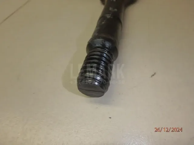 Крюк буксировочный