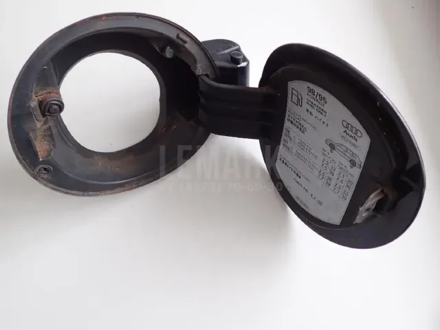 Ниша лючка бензобака