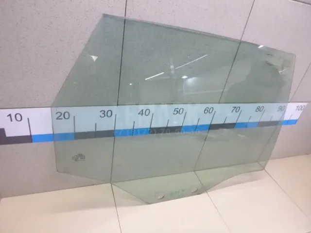 Стекло двери задней правой