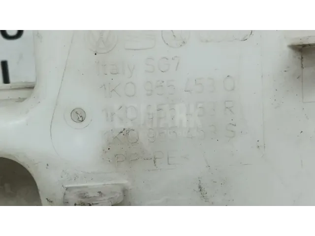 Бачок омывателя лобового стекла