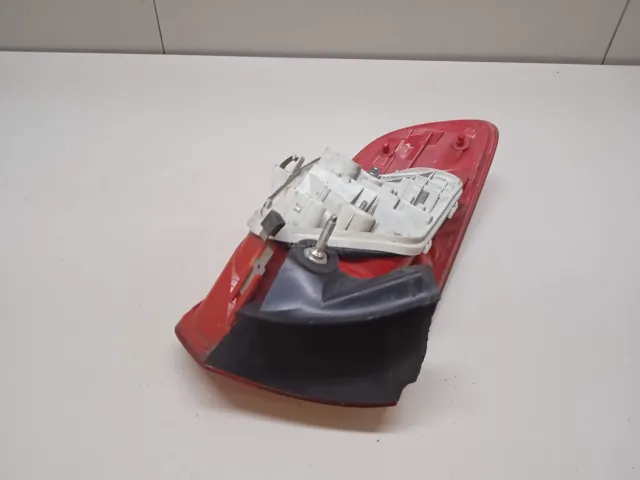 Фонарь задний наружный правый для  Chrysler Sebring/Dodge Stratus 2001-2007