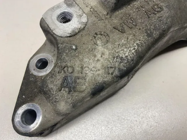 Кронштейн КПП для  Audi A6 [C6,4F] 2004-2011