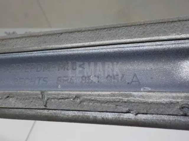 Молдинг передней правой двери для  Chevrolet Aveo (T250/T255) 2005-2011