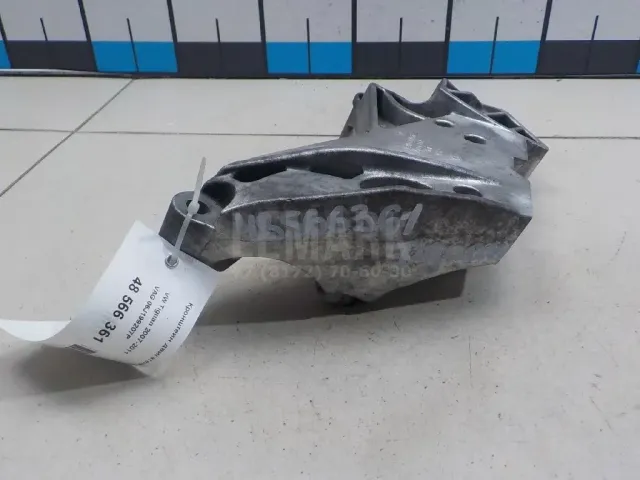 Кронштейн двигателя правый для  BMW X5 G05 2018