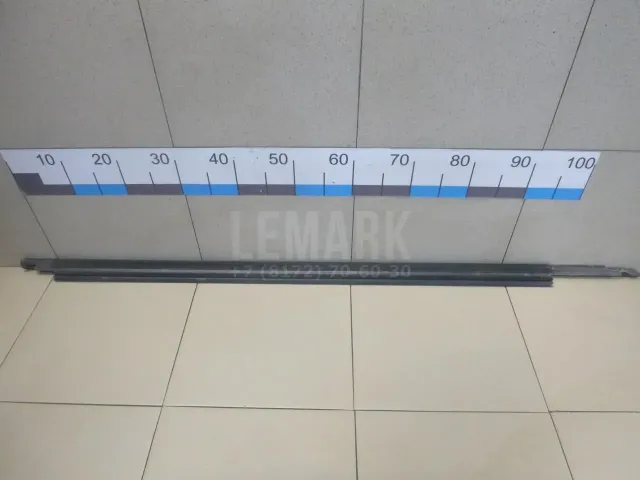 Накладка стекла переднего левого