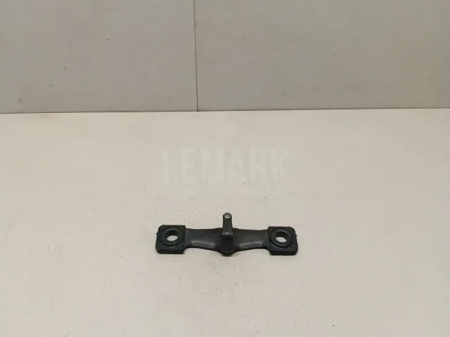 Ответная часть замка багажника