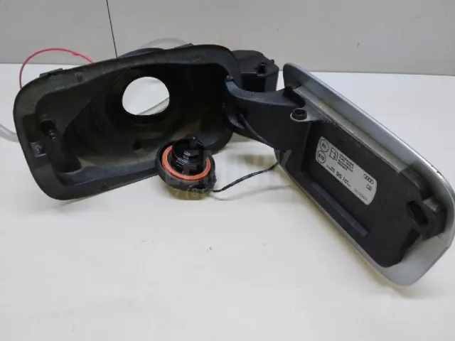 Ниша лючка бензобака для  Ford Kuga 2008-2012