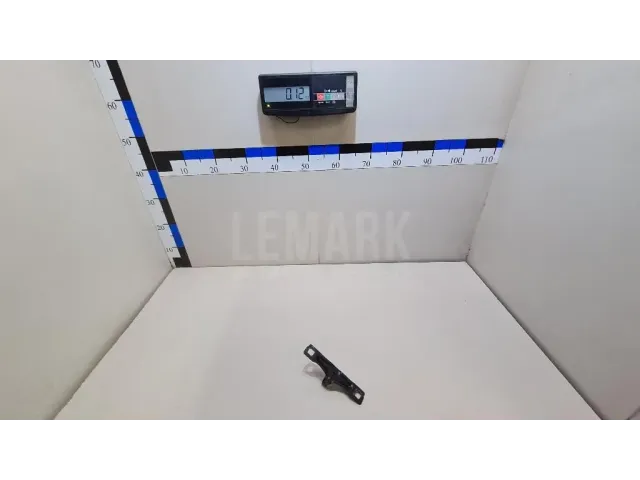 Ответная часть замка багажника