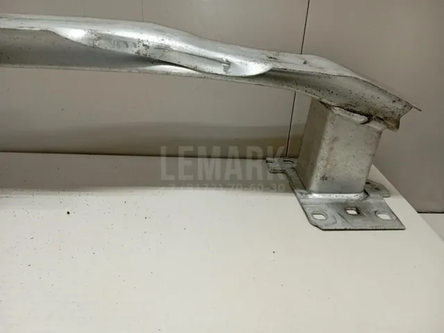 Усилитель переднего бампера