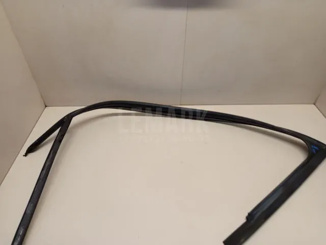 Уплотнитель стекла двери для  Haval H9 2014-2024