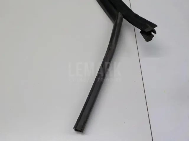 Уплотнитель стекла двери для  Acura MDX 2001-2006