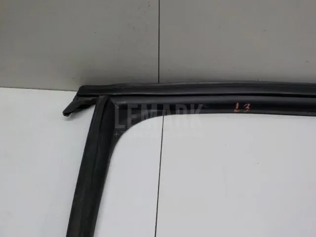 Уплотнитель стекла двери для  Acura MDX 2001-2006