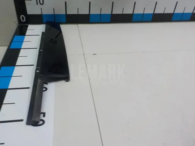 Накладка двери передней левой