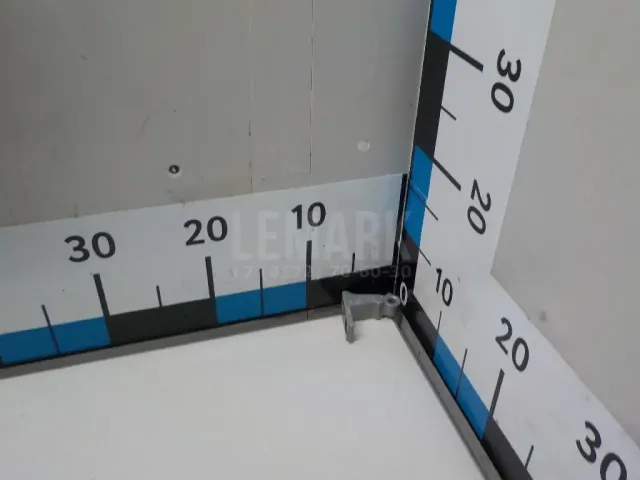 Петля двери