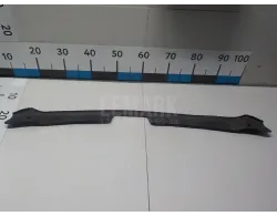 Уплотнитель капота