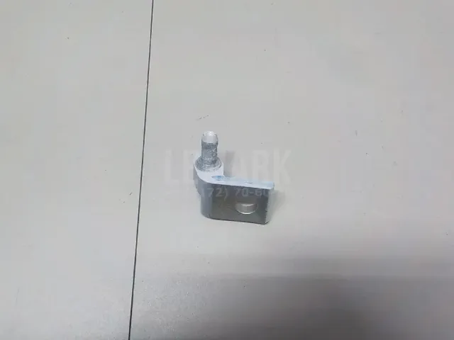 Петля двери