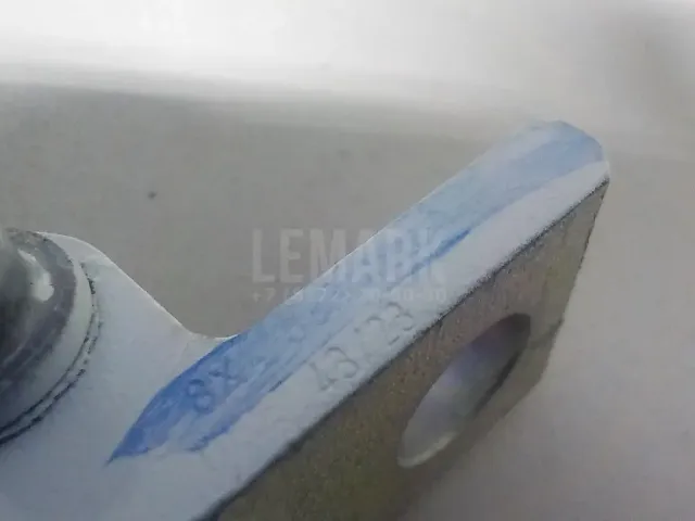 Петля двери