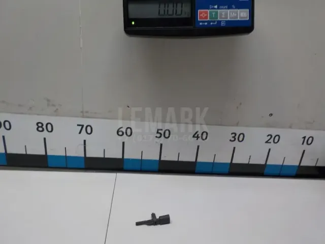 Датчик ABS задний