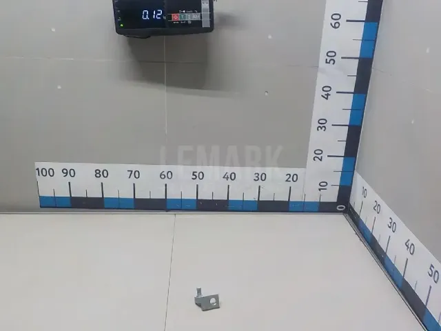 Петля двери