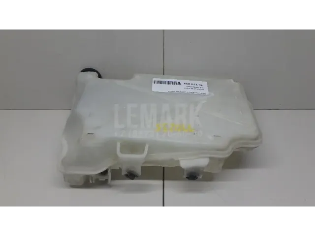 Бачок омывателя лобового стекла для  Cadillac Escalade II 2000-2006