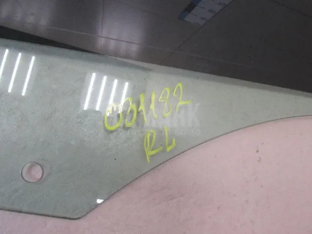 Стекло двери задней левой