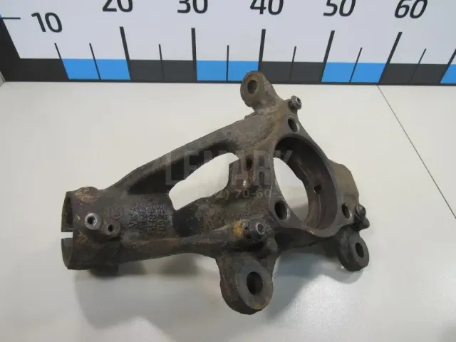 Кулак поворотный передний левый для  Ford Focus I 1998-2005