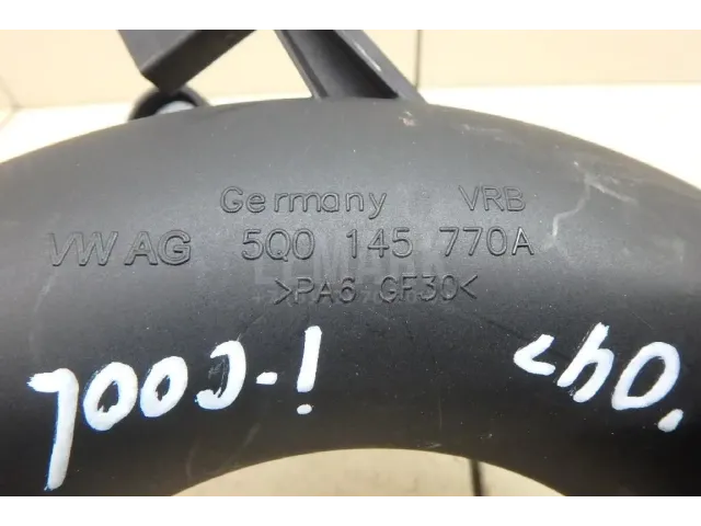 Воздуховод для  Audi V8 1988-1994