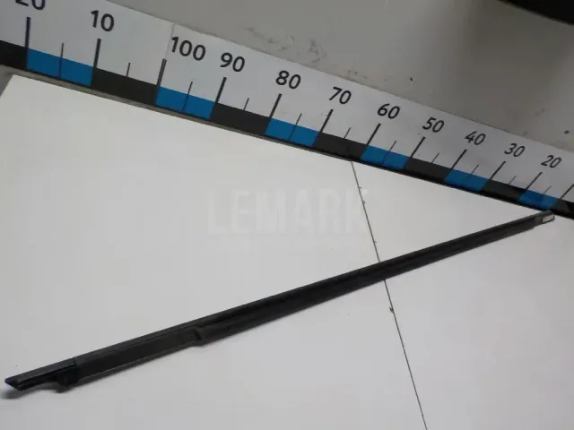 Накладка стекла переднего левого