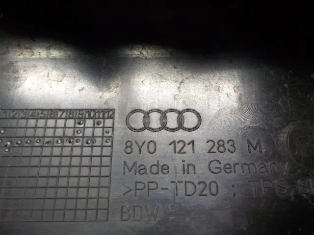 Воздуховод радиатора левый для  Audi A8 [4D] 1994-1998