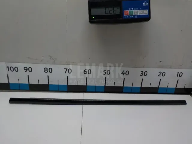 Накладка стекла заднего левого