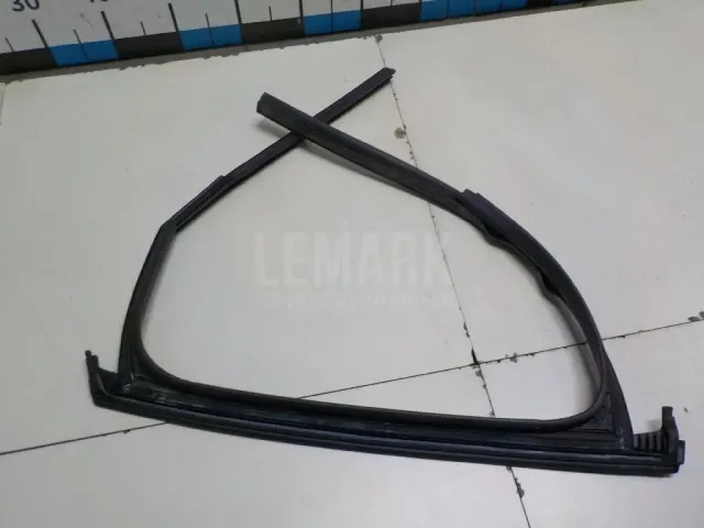 Уплотнитель стекла двери для  Ford Ranger 2006-2012