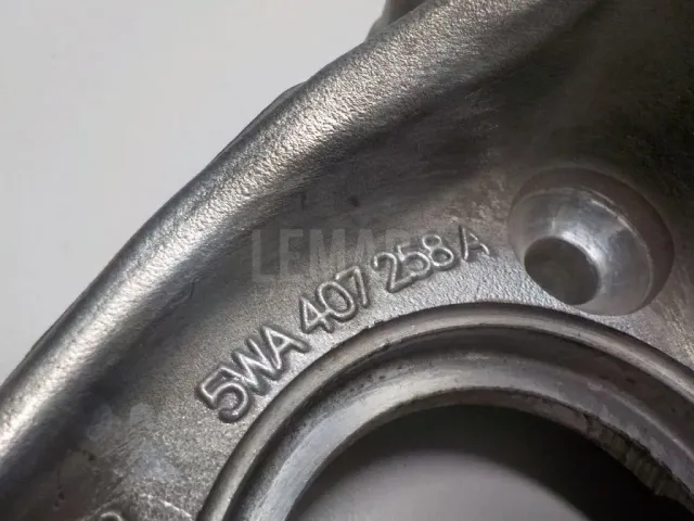 Кулак поворотный передний правый для  Audi Allroad quattro 2006-2012